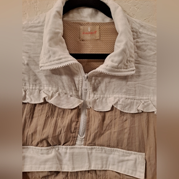 Free People Movement Women's Tan & White Lets Go Out Pullover Jacket Size Smal - Picture 3 of 13